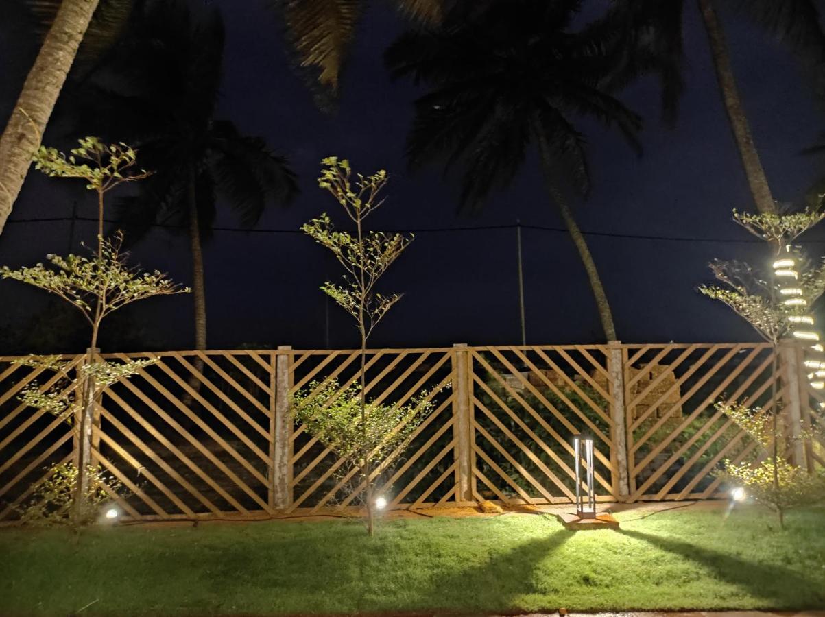 Corniche Beach Resort Mulappilangād Eksteriør billede